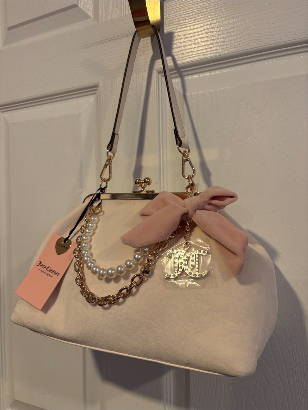 BNWT VIRAL JUICY COUTURE Soft White Pink Bow Kisslock Satchel
